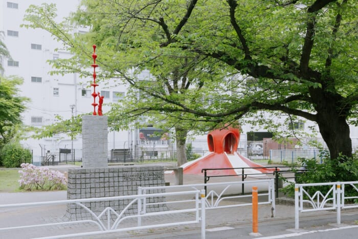 Public art appears in Ebisu's Octopus Park. Watch out for this art project to promote temporary evacuation sites in the event of a disaster.