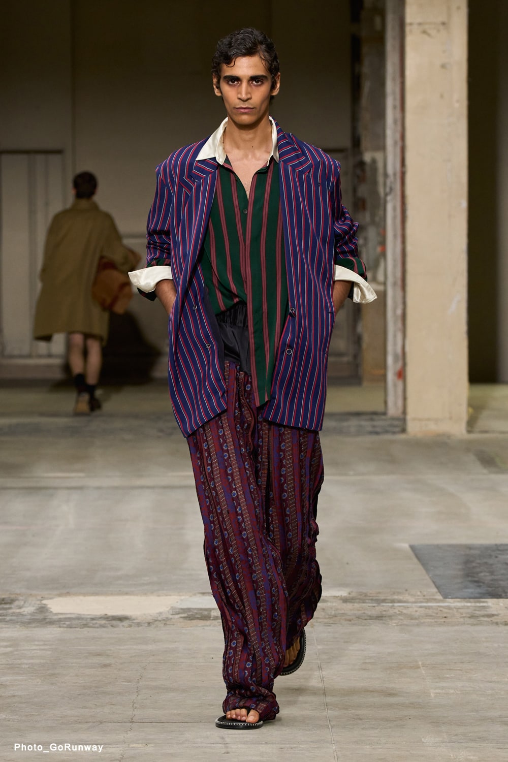 HAL9　ドリスヴァンノッテン DRIES_VAN_NOTEN_FW24_2732X4098