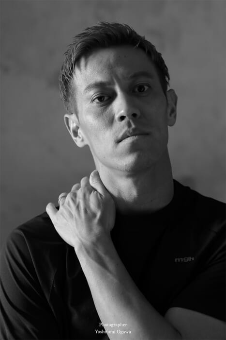 Sportswear that delivers excitement. The next-generation sportswear brand mgh, created by Keisuke Honda and others, is now ready to launch.