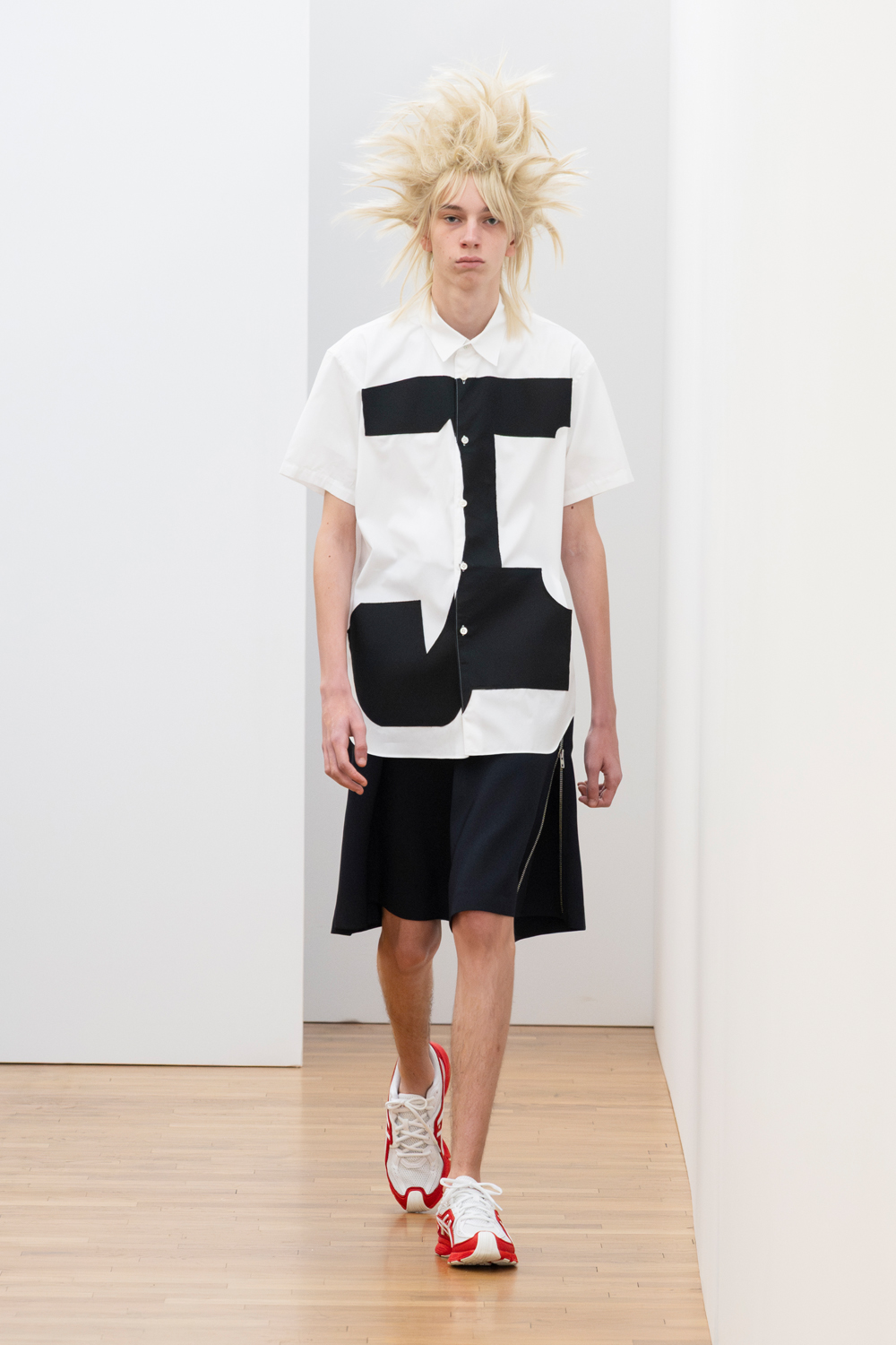 COMME des GARÇONS – DISSONANCE