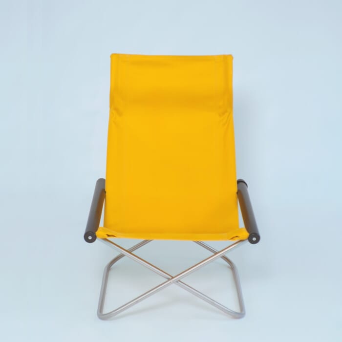 Knee Chair-X, known for making chairs that look like curry rice, is back in yellow. This is a Diand Department Store exclusive.