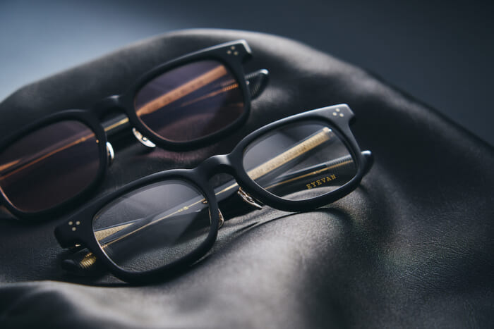 Inspired by Woody Allen's portrait. This limited edition model commemorates the 10th anniversary of Ivan Luxe Kyoto.