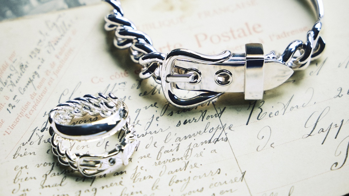 連載「憧れの逸品」No.418 終わらない夏に輝く、エルメスの新しいブックル・セリエ。