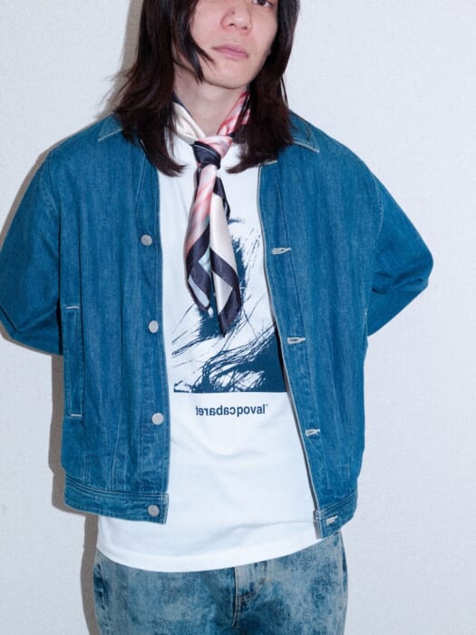 キャバレー ポヴァールの服をキャンバスのように。写真家である中野道の作品の新たな可能性を引き出す、実験的な試みです。