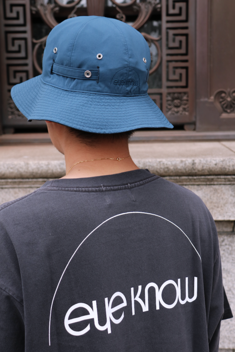 Black or blue, change the color to suit your mood, 19SO and Solaris have created a reversible nylon hat.