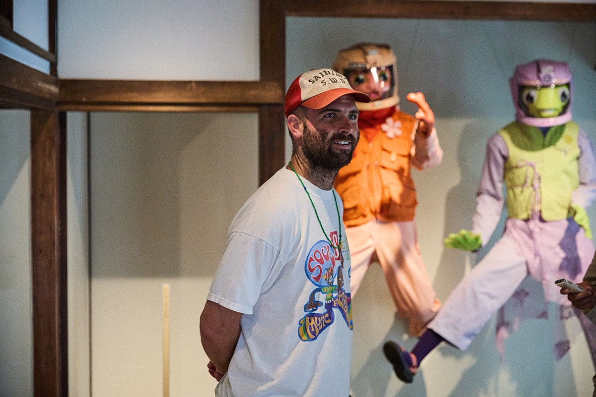 Y2Kアーカイブモデルを独自の色で再構築。ショーン・ウォザー