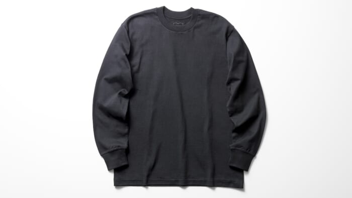晩夏のファッションに最高の黒Tを。ヘインズの名作にロングスリーブのタイプが加わります。