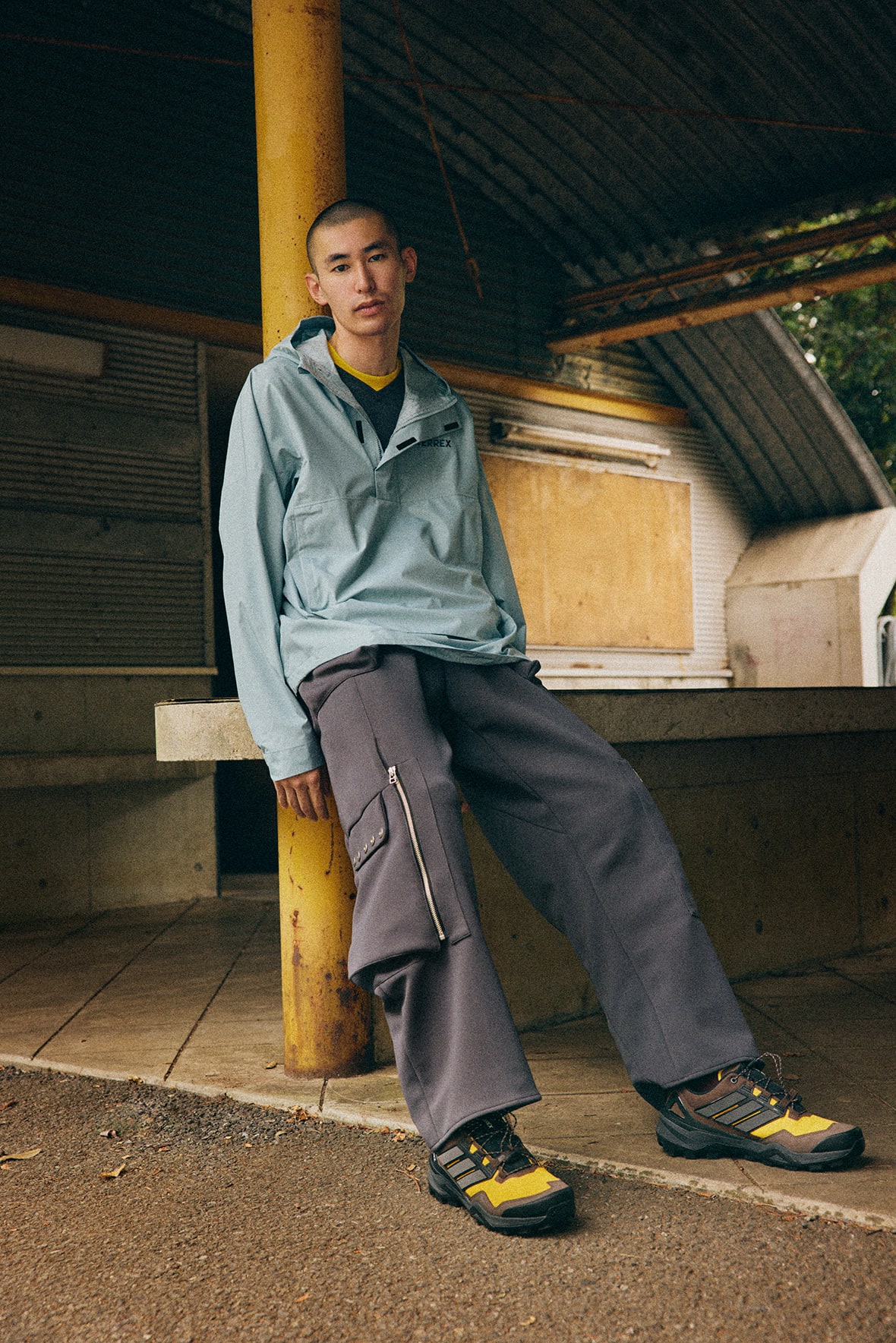 いつもの街やフィールドを駆け抜ける。アディダス テレックスと