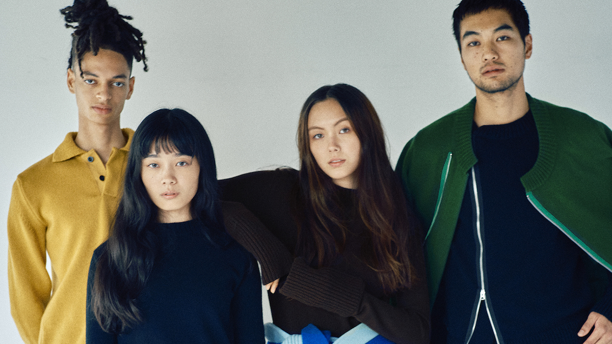 サカイの新作ニットを秋の主役に。タイムレスなデザインと豊富なカラーで着るひとを魅了します。