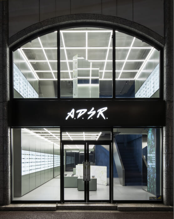 ADSR's new store in Fukuoka. It represents a fusion of nature and the city, and an encounter between digital and analog.