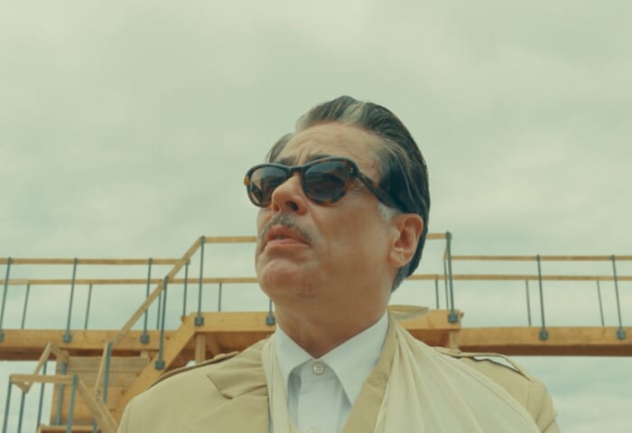 オリバー ピープルズが、映画『ザ・ザ・コルダのフェニキア計画』のために特注サングラスを製作。夢のようなコラボが実現しました。