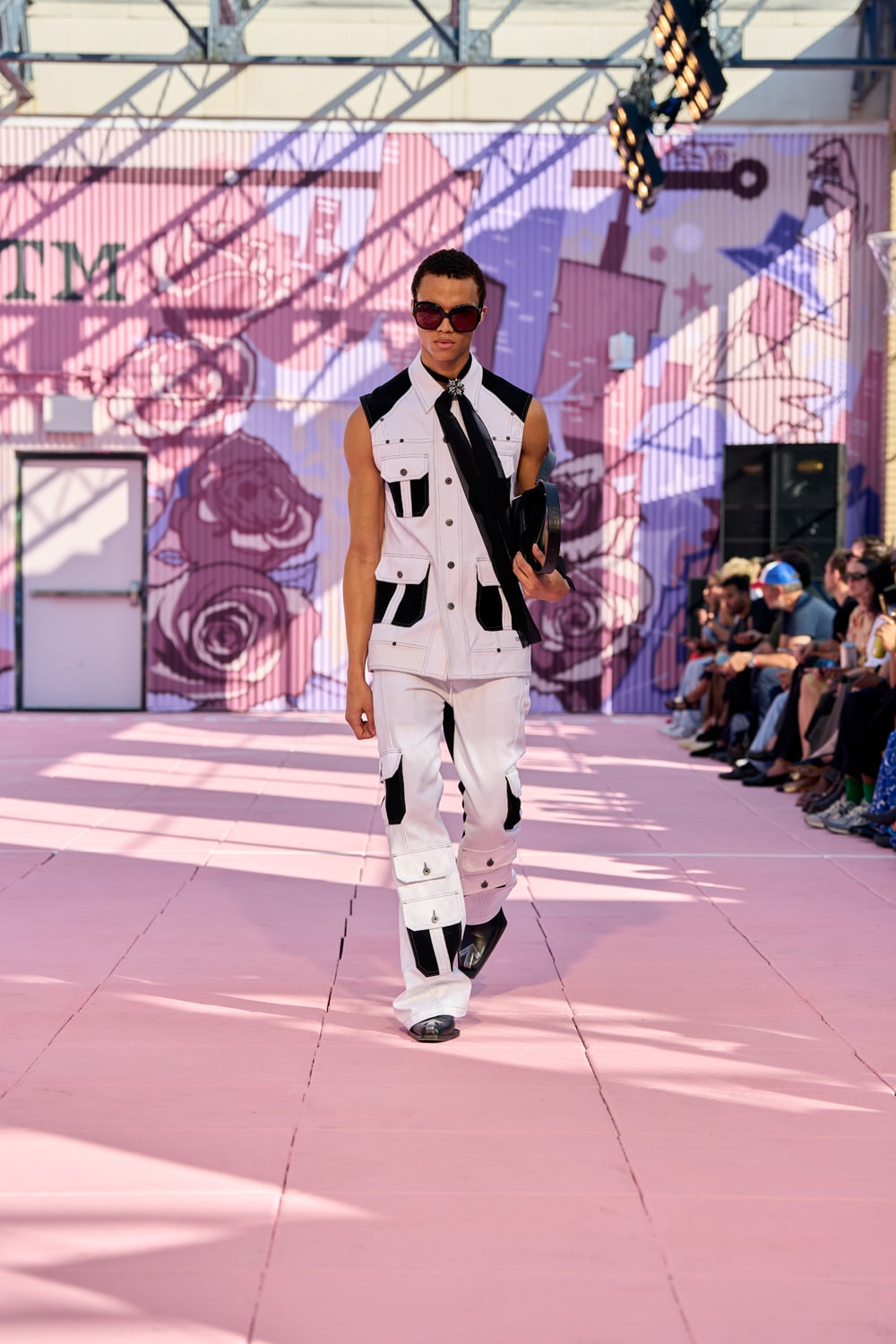 OFF-WHITE™ | HOUYHNHNM（フイナム）