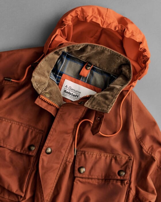 ナイジェル・ケーボンとべルスタッフによる初のコラボコレクション。英国らしい上品さと武骨さが漂うジャケットが発売中です。