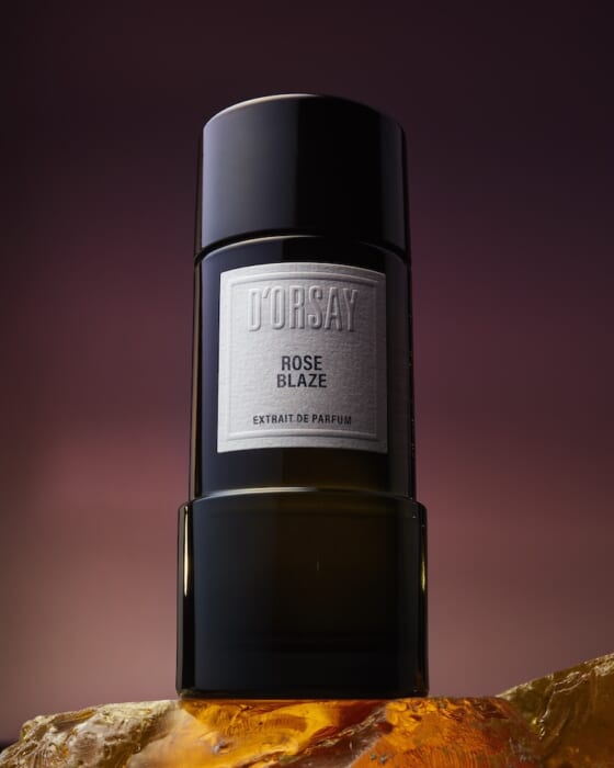 冬に向けた官能的なドルセーの新作。華やかでウッディな香りが人々を魅了します。