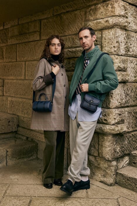 漂うアメトラの気品。ハンティングワールドが創設60周年を記念し、ブルックス ブラザーズとのコラボバッグを発売します。