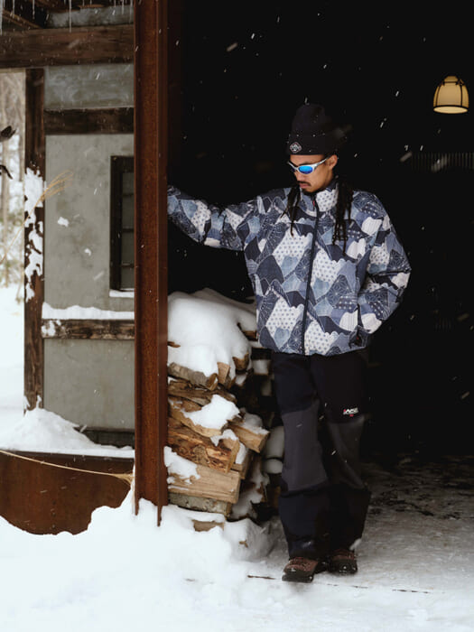 着想源は日本の山岳風景。白い雪景色をカラフルに彩る、キスとコロンビアの新作コレクション。