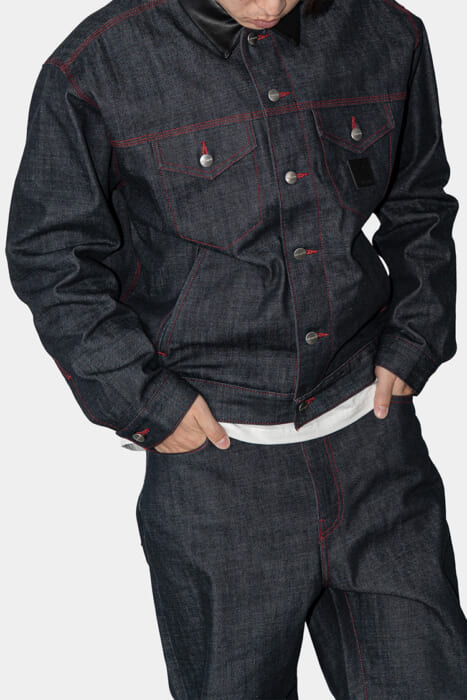 毎年恒例、カーハート WIPの新春アイテム。今年はリジットデニムのセットアップが国内限定で登場します。