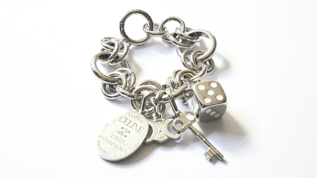 連載「憧れの逸品」No.434 着飾る楽しさを改めて教えてくれるセリーヌのチャーム。