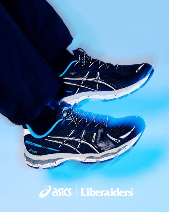 リベレイダース色に染まった、アシックスのGEL-KAYANO 12.1。両者のアイデンティティが詰まったコラボ作です。