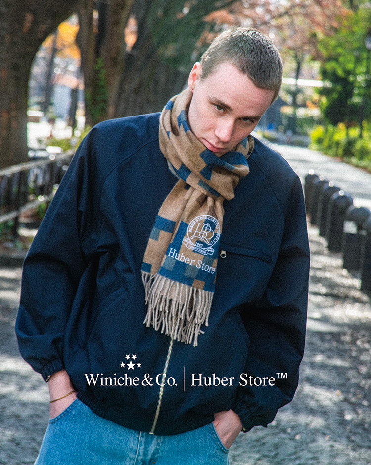 フーバーストアとウィニッチ・アンド・コーがコラボ。アイコニックなジャケットとマフラーが“あの柄”を纏って登場します。