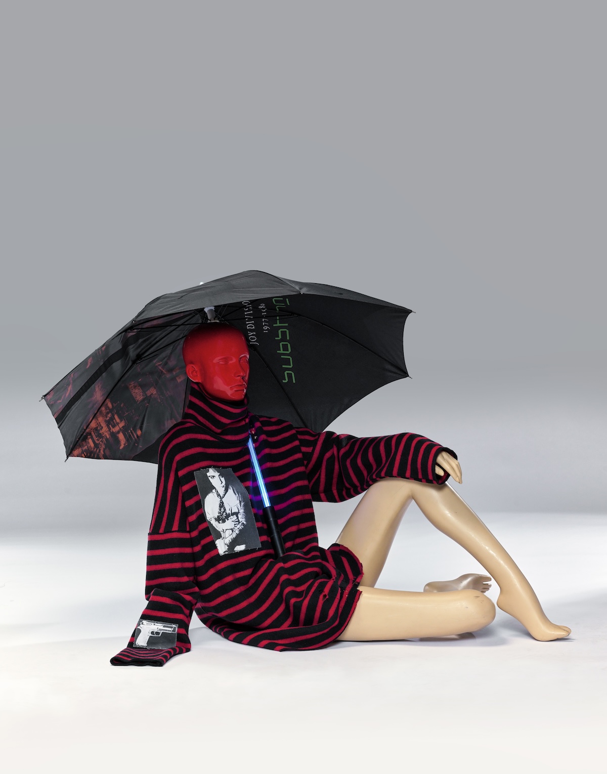 ラフ シモンズがドーバー ストリート マーケット ギンザでアーカイブ販売イベントを開催。ラフ・シモンズ本人が厳選した貴重なピースが並びます。