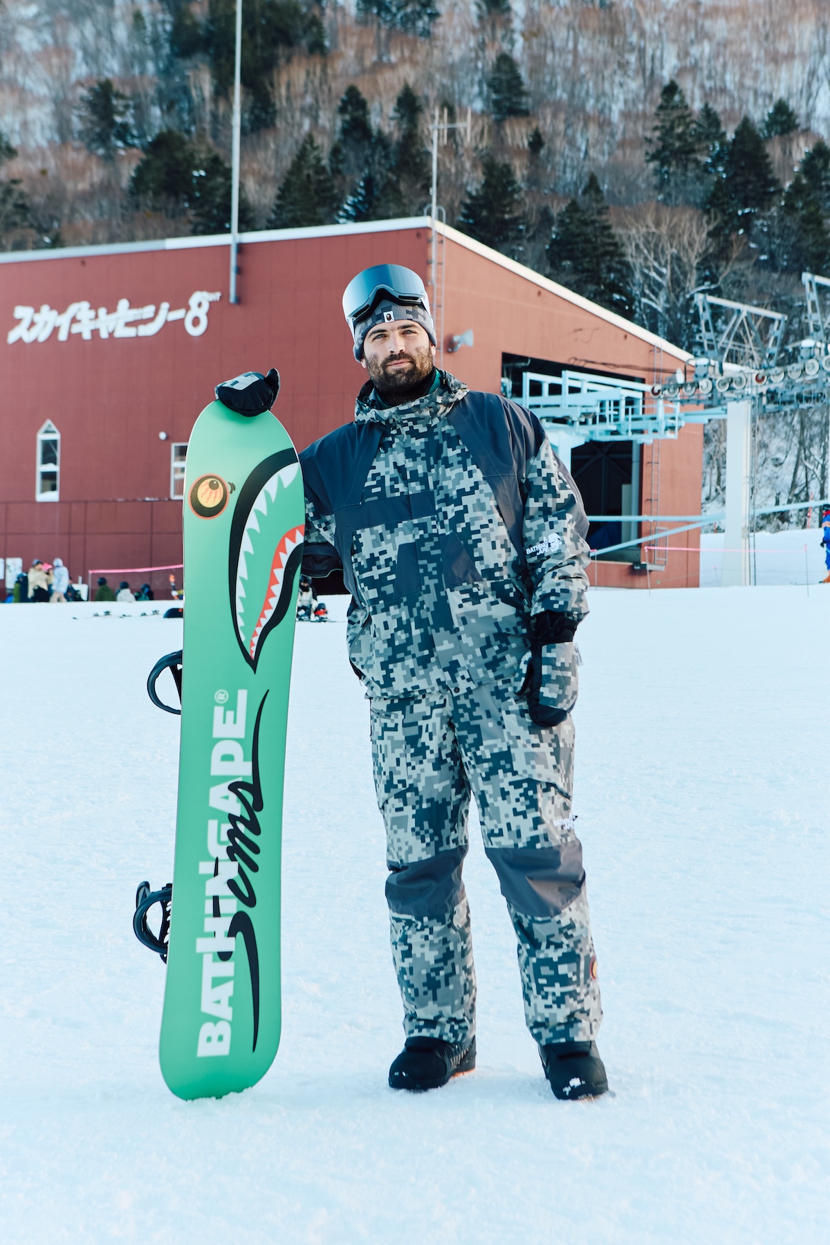 アベイシングエイプ スノボー FOCUS IT.】銀世界に映えるデジタルカモ。札幌国際スキー場で開催され