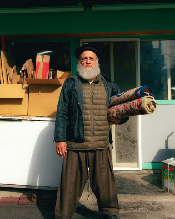Osaka-based store Bait sells mainly rugs from the Middle East. Now holding a pop-up store at Kairo in Kamimachi, Setagaya!