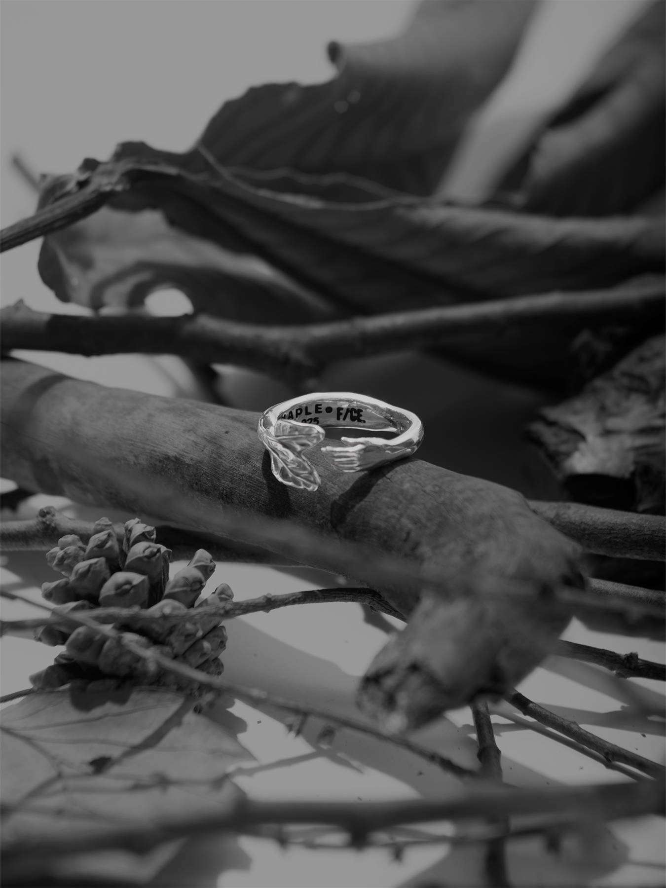 エフシーイーが初となるジュエリーコレクションを発表。自然をモチーフに、すべてシルバー925で製作されています。