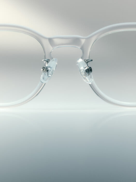 メガネをかける、光が宿る。日本のアイウェアカンパニーから新ブランド・バイ アイがデビュー。