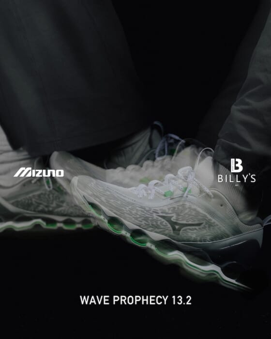 機能美のさらなる深化。ミズノのWAVE PROPHECY 13.2から、都会的なビリーズ限定カラーが登場。