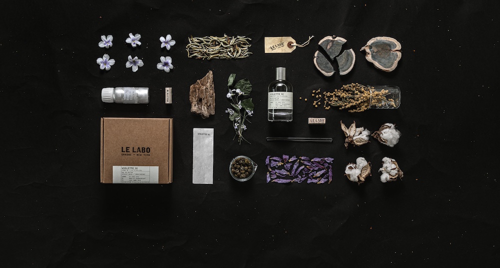 ル ラボのクラシック コレクションに待望の新作。ヴァイオレット 30が仲間入り。