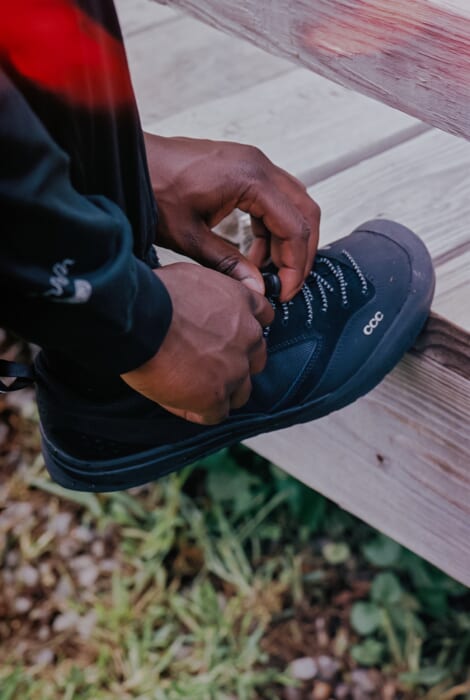 シティー カントリー シティーがキーンとコラボレーション。キーワードはブラックとリフレクターです。