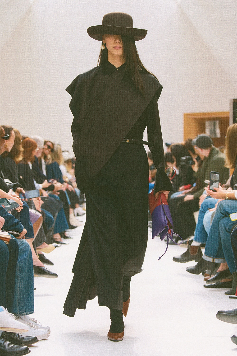 極美品 CELINE 23AW ボーリングスカート ペイズリー レーヨン 42 洗える】フレンチペイズリーデシン ティアードスカート （ミニ・ひざ丈