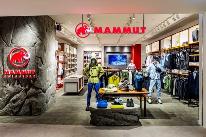 クオーツ心斎橋にマムートの新店舗がオープン。ウェアも店内も、デザインにこだわりました。