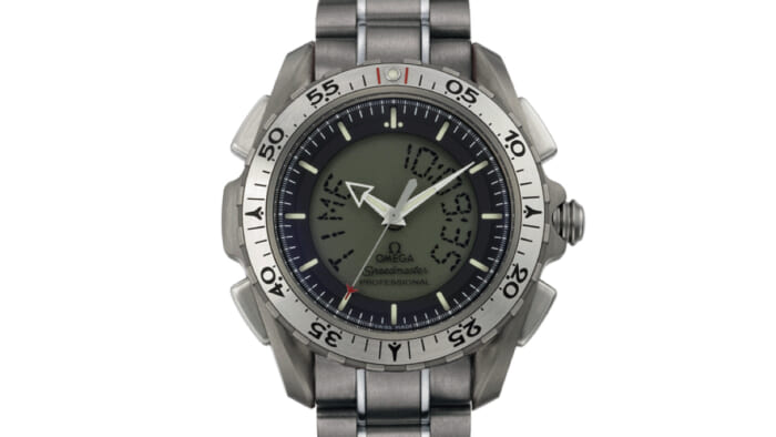 あのアポロ計画から65年。話題のアルテミスIIで乗組員がつけるのは、オメガの「スピードマスター X-33」です。