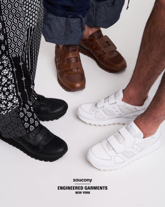”足元で外す”を難なく実現する、エンジニアド ガーメンツとサッカニーのU字ベルクロスニーカー。