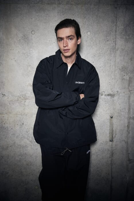 素材選びにおける圧倒的な知識と自信。服づくりの全工程を熟知したプロによる新ブランド、アングラビティにご注目を。