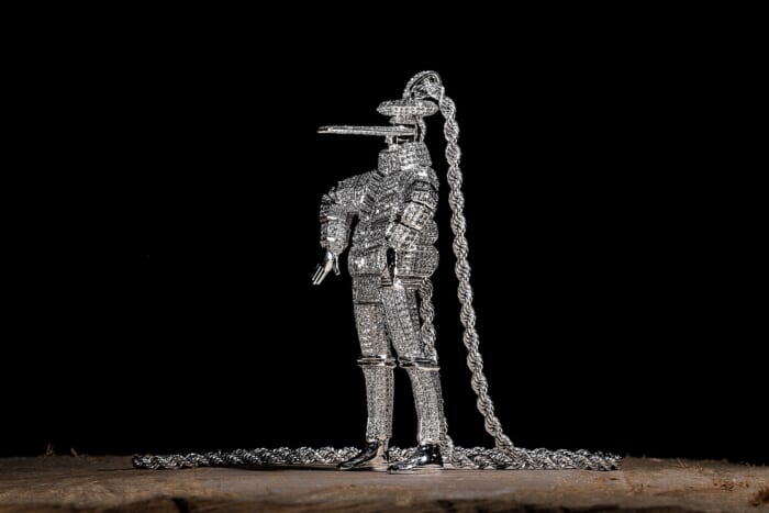 10金とダイヤモンドが織りなす至上の輝き。彫刻家・小畑多丘とコアジュエルスによる「身につける彫刻」がリリースされます。