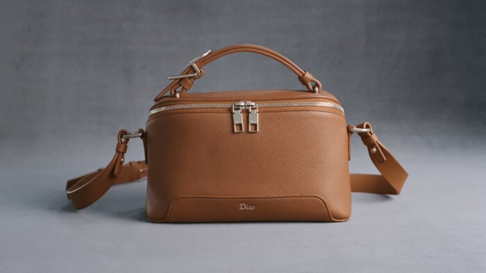 ディオール謹製の新しいメンズバッグがお目見え。これを手掛けたのはジョナサン・アンダーソンです。