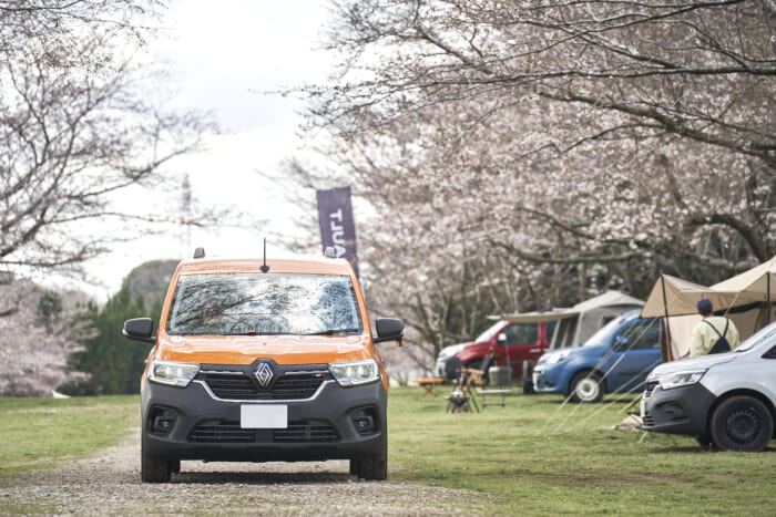 カングーの“余白”が生み出す自由なキャンプスタイル。「KANGOO SAKURA CAMP」で過ごした思い思いの時間。