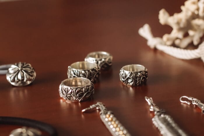 【FOCUS IT.】シルバーに宿る、旅と記憶。サラフィンチリーがつくる普遍のアクセサリー。