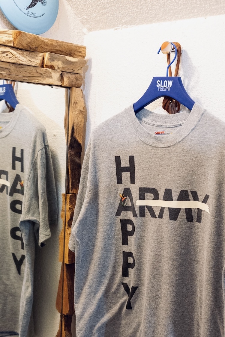 海を渡り台湾へ。スローテンポの初となるポップアップは、反戦のメッセージを込めたハッピーな世界観を届けます。