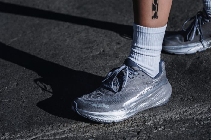 アルトラ × プレジャーズ。ストリート目線が加わった新しいランニングシューズが間もなく。