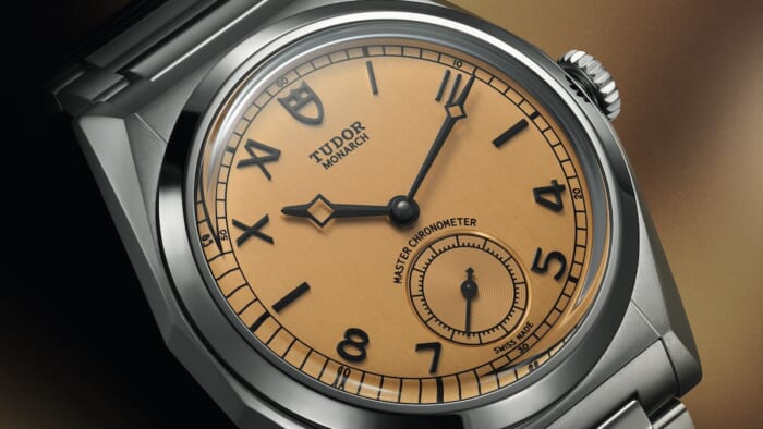 思わず二度見する、チューダーの最新作。ローマ数字とアラビア数字のコンビに目が釘付け。