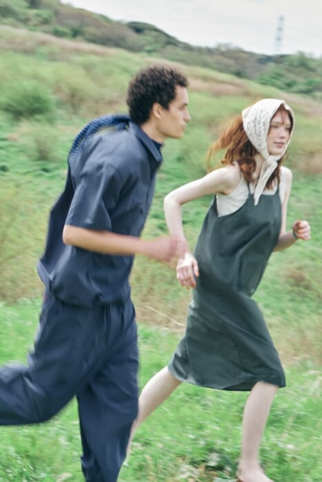 暑い季節はもう目の前。ナンガのドットエア®シリーズが、風をまとうような快適な心地よさを約束します。