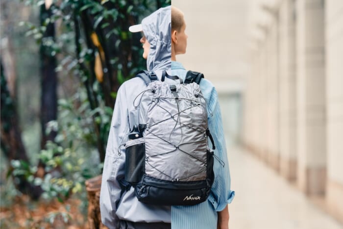 軽くて、強い、だけじゃない。街でもアウトドアでも使えるのがナンガの新しいバッグです。