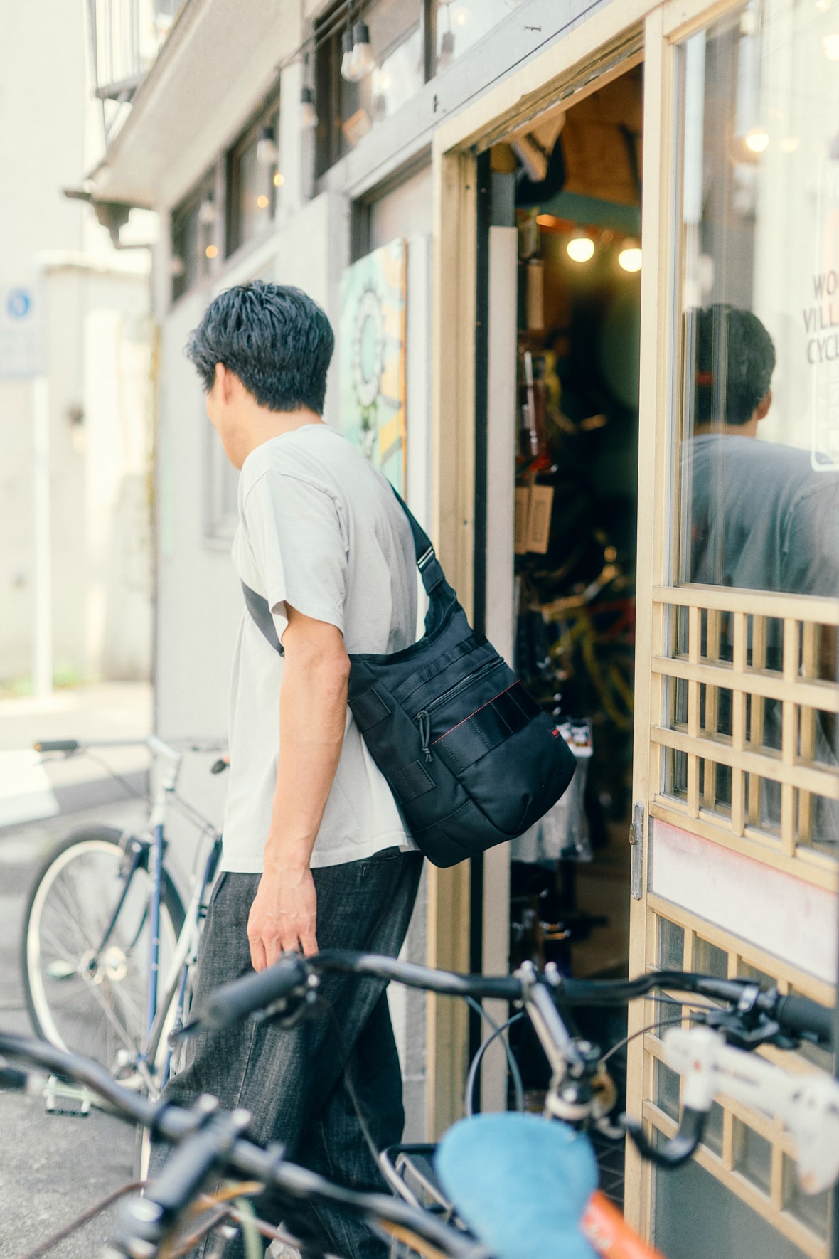 Briefing's DAY TRIPPER: A Tough Companion for Everyday Life