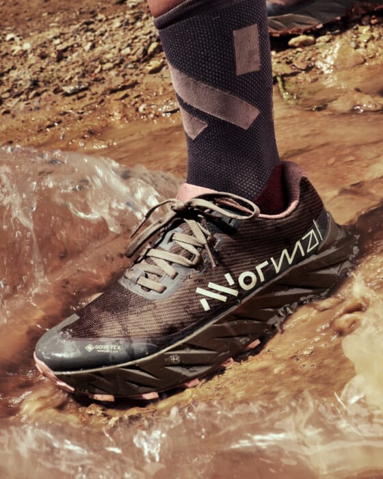 革新的な構造を採用したGORE-TEX®仕様の防水トレイルランニングシューズ、スペイン発のノーマルから登場です。