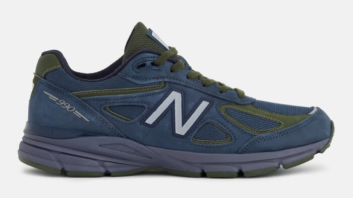 ニューバランスの「990v4」、その新色が素敵です。2026年MADE in USA 秋冬コレクションの一足にご注目を。