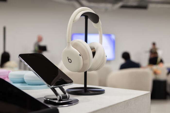 ヘッドフォンも、その日の気分で着替える時代。Beatsの新作オーバーイヤーヘッドホン「Beats 360」は機能もファッション性も妥協なし。